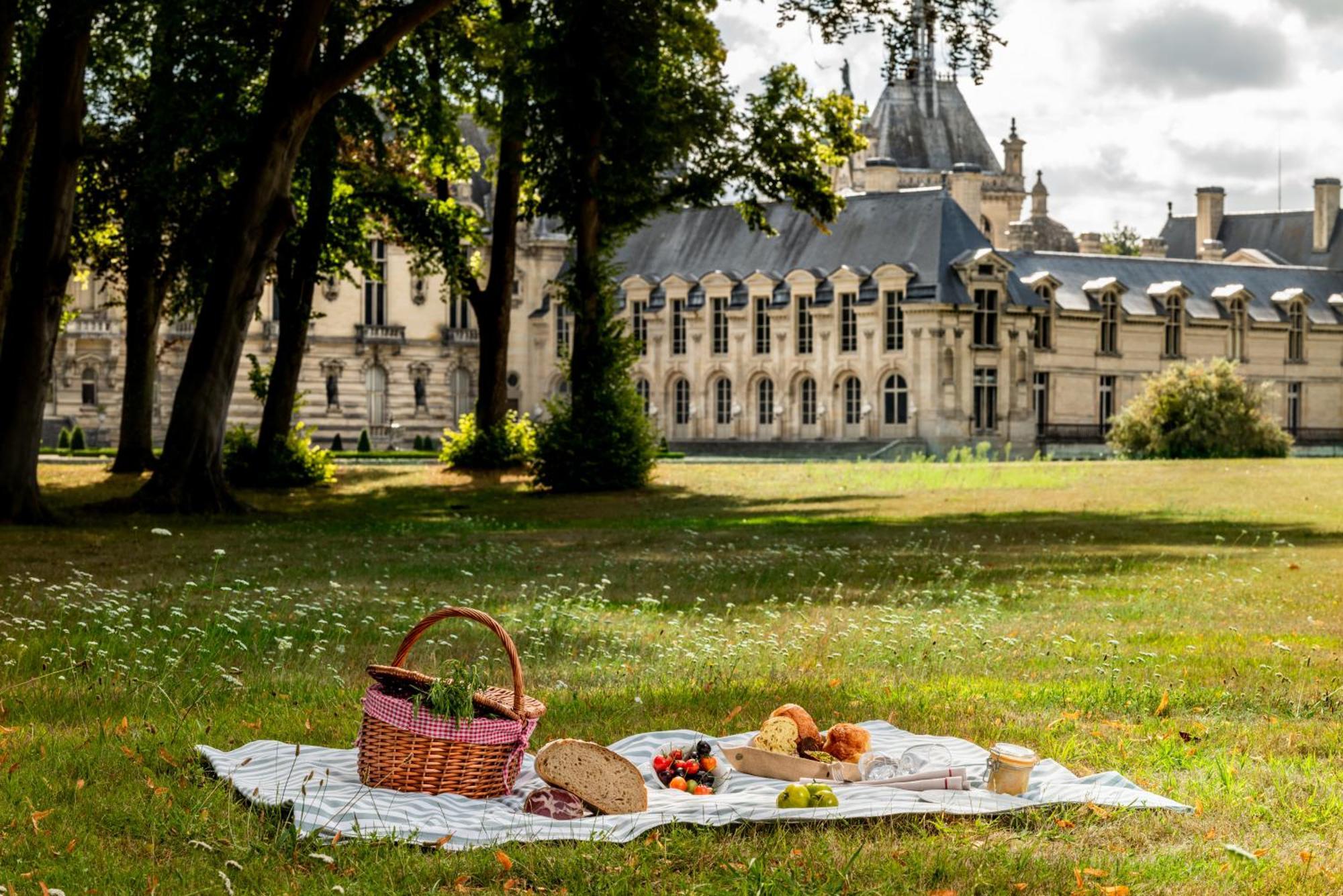 Auberge Du Jeu De Paume Chantilly Exterior photo